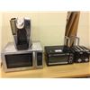 Image 1 : 1 MICROWAVE, TOASTER, TOASTER OVEN & COFFEE MAKER