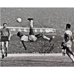 Pele Signed 1965 Bicycle Kick Close Up B&W 16X20 Photo (Signed In Black)