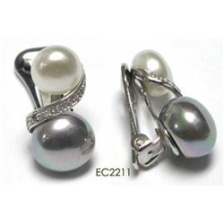 Grey-White Pearl Earing