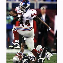 Ahmad Bradshaw SB XLII Eluding The Tackle 16X20 Photograph