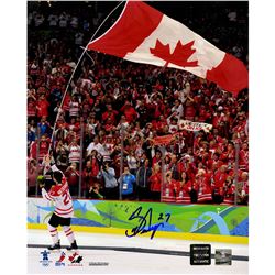 Scott Niedermayer Signed 2010 Gold Medal With Flag 8X10 Photo (Niedermayer Auth)
