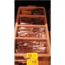 VARIETY OF CUTLERY TRAYS AND STEAK KNIVES
