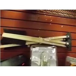 NEW WINDOW SCRAPER/BRUSH - 4 TTL