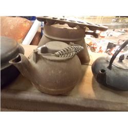 VINTAGE CAST IRON KETTLE - WAGNAR WARE