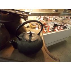 VINTAGE CAST IRON KETTLE