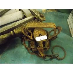 VINTAGE ANIMAL LEG TRAP