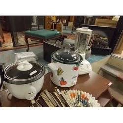 BLENDER AND 2 SLOW COOKERS= 3PC