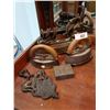 Image 1 : 2 Sad Irons Steam Iron & Asian Box