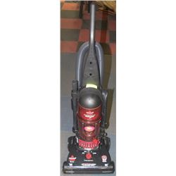 BISSELL BAGLESS VACUUM CLEANER W/