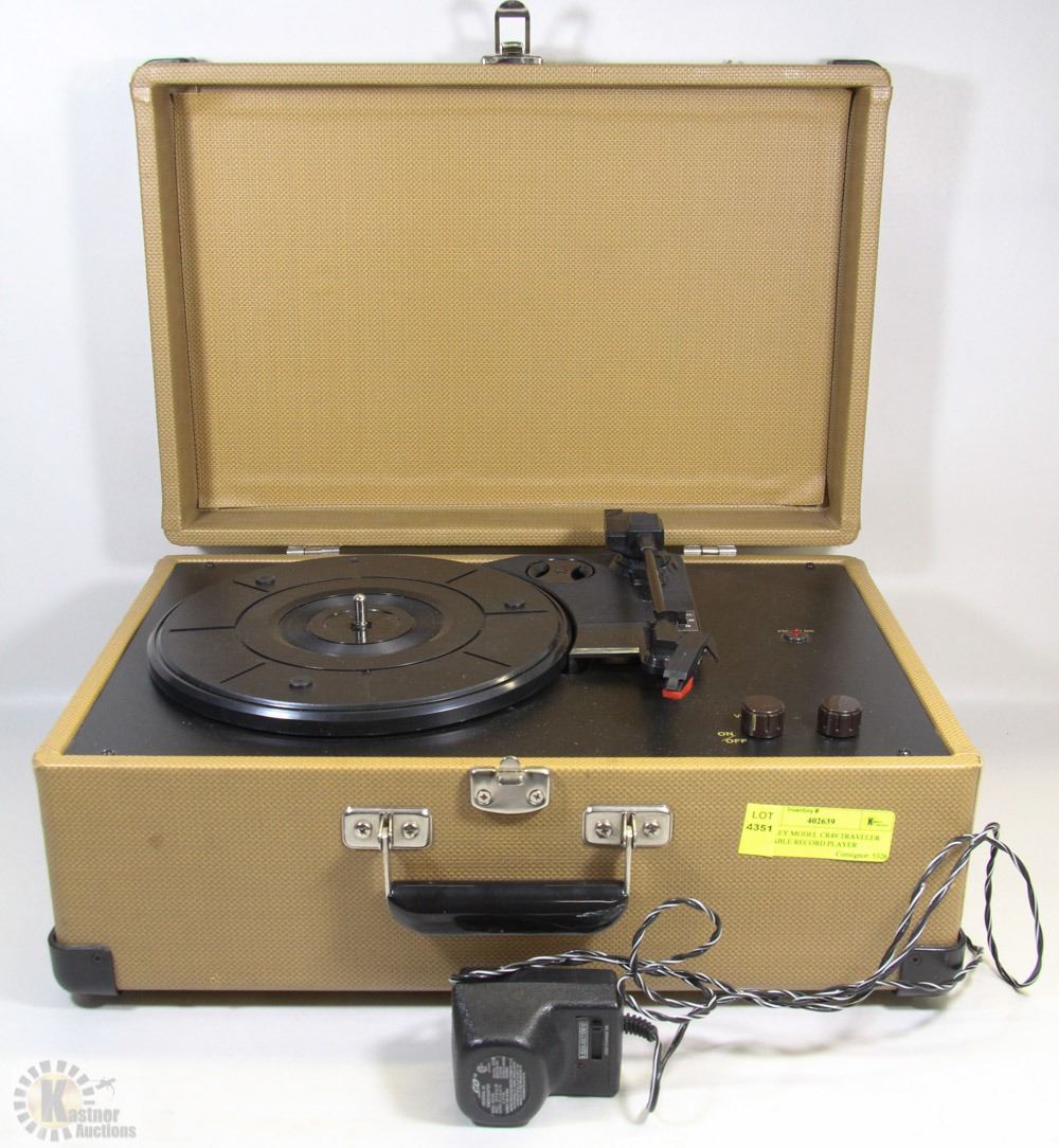 CROSLEY MODEL CR49 TRAVELER PORTABLE RECORD PLAYER