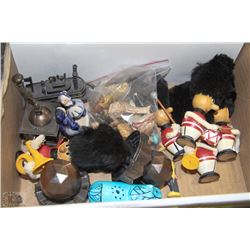 BOX OF VINTAGE COLLECTIBLES INCLUDING WADE RED