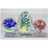 Image 1 : LOT OF THREE ART GLASS PAPERWEIGHTS