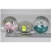 Image 1 : LOT OF THREE ART GLASS PAPERWEIGHTS