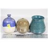 Image 1 : LOT OF THREE POTTERY STYLE DECORATIONS