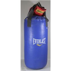 EVERLAST PUNCHING BAG WITH EVERLAST BOXING GLOVES
