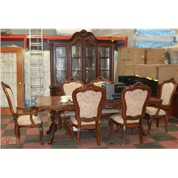 SOLID WOOD CARVED DINING ROOM TABLE & 6 CHAIRS W/