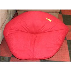 RED LIP SHAPED BEAN BAG CHAIR