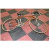 Image 1 : VINTAGE PEUGEOT 10 SPEED ROAD BIKE 27" WHEELS
