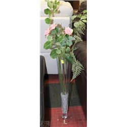 GLASS VASE WITH FLOWERS