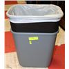 Image 1 : 2 OFFICE GARBAGE CANS