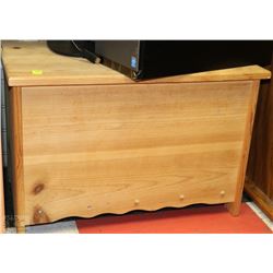 WOOD TOY BENCH 24"X16"X21"