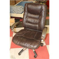 BROWN LEATHERETTE OFFICE CHAIR ON WHEELS