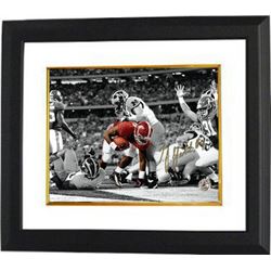 TJ Yeldon Signed Alabama Crimson Tide 8X10 Photo #4 (Horizontal Spotlight Vs Michigan)