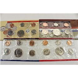 1984 & 1990 US MINT SETS P/D (WITH ENVELOPES)