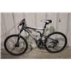 Image 1 : GREY REEBOK 21 SPEED FRONT SUSPENSION MOUNTAIN BIKE WITH BIKE BRAKES