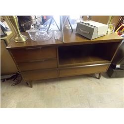 DRESSER WITH MIRROR - 4 DRAWER