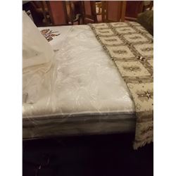 QUEEN MATTRESS