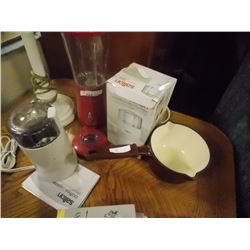 SALTON COFFEE / SPICE GRINDER WITH BLENDER AND POT
