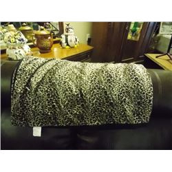 WOOD FRAMED MAGAXINE HOLDER & CHETA PRINT BLANKET