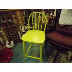 VINTAGE WOOD CHILD'S CHAIR
