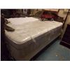 Image 1 : QUEEN MATTRESS