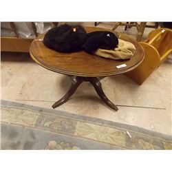 VINTAGE OVAL END TABLE WITH GLASS
