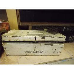 METAL TACKLE BOX WITH PAINTS