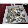 Image 1 : Box Lot of Arrow Heads & Sharks Teeth