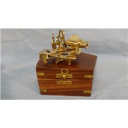 Mariner's sextant w/walnut case