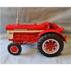 ERTL International 560 tractor, 1/16 scale