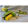 Image 1 : ERTL John Deere square baler & side delivery rake, 1/16 scale