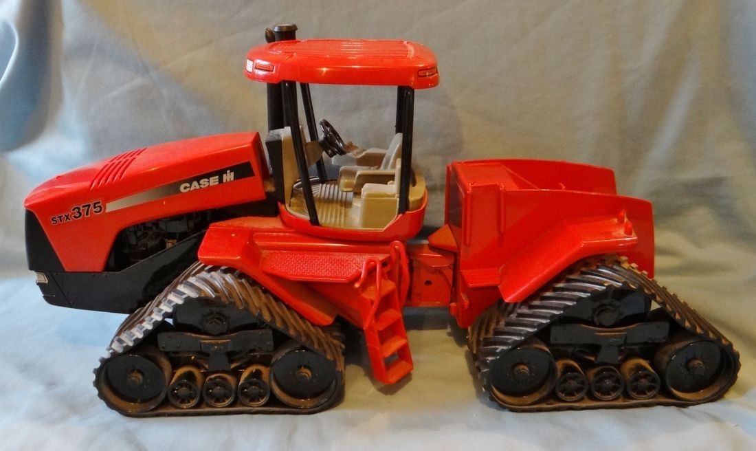 ERTL Case IH STX 375 Quad Trac tractor, 1/16 scale