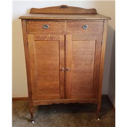 Oak chifferobe, qtr. sawn, 52”h x 35”w x 19”d, 2 drawers, 2 doors w/ 2 large interior drawers, very 