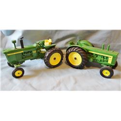 ERTL John Deere 4010 & 820 tractors, 1/16 scale