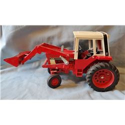 ERTL International 1586 tractor w/ loader, 1/16 scale