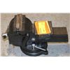 Image 1 : 4" VISE MISSING CORNER JAW