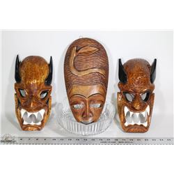 LOT OF THREE WOOD MASK IN DECORATIVE  BOWL