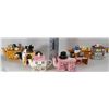 Image 1 : FLAT OF 6 MINIATURE TEA POTS