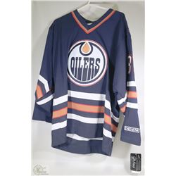 CCM SIZE LARGE OILERS JERSEY WITH PLAYER SIGNATURE
