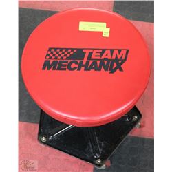 TEAM MECHANIX SWIVEL ADJUSTABLE CHAIR ON WHEELS